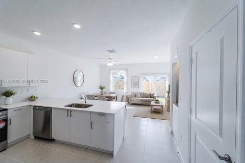 Touwnhouse à vendre à Homestead, Floride: 3 chambres, 129.41 m2 № 2255107 - photo 4