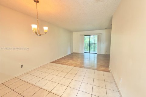 Copropriété à vendre à Pembroke Pines, Floride: 2 chambres, 74.88 m2 № 2005489 - photo 6