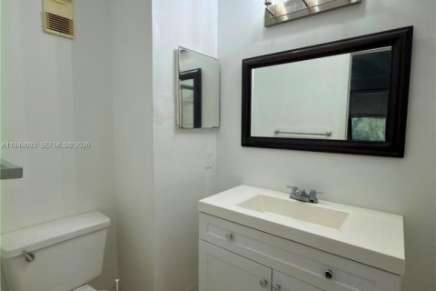 Copropriété à vendre à Pembroke Pines, Floride: 2 chambres, 74.88 m2 № 2005489 - photo 11