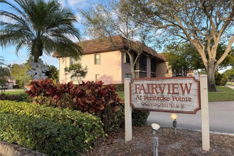 Copropriété à vendre à Pembroke Pines, Floride: 2 chambres, 74.88 m2 № 2005489 - photo 3