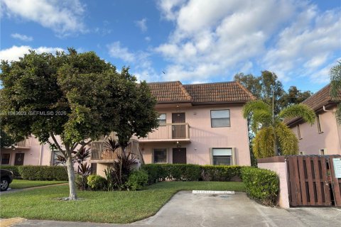 Copropriété à vendre à Pembroke Pines, Floride: 2 chambres, 74.88 m2 № 2005489 - photo 2