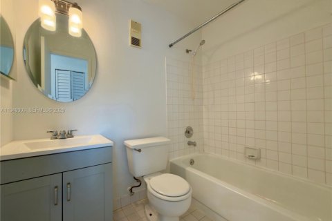 Copropriété à vendre à Pembroke Pines, Floride: 2 chambres, 74.88 m2 № 2005489 - photo 9