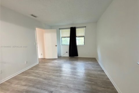 Copropriété à vendre à Pembroke Pines, Floride: 2 chambres, 74.88 m2 № 2005489 - photo 10