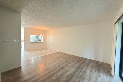 Copropriété à vendre à Pembroke Pines, Floride: 2 chambres, 74.88 m2 № 2005489 - photo 7