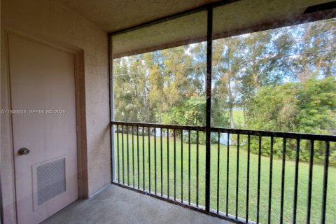 Copropriété à vendre à Pembroke Pines, Floride: 2 chambres, 74.88 m2 № 2005489 - photo 14