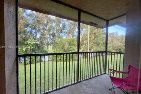 Copropriété à vendre à Pembroke Pines, Floride: 2 chambres, 74.88 m2 № 2005489 - photo 13