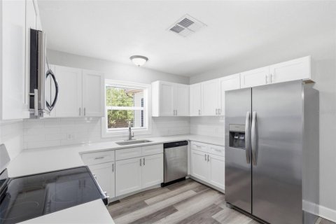 Villa ou maison à louer à Gulfport, Floride: 3 chambres, 134.99 m2 № 2112000 - photo 5