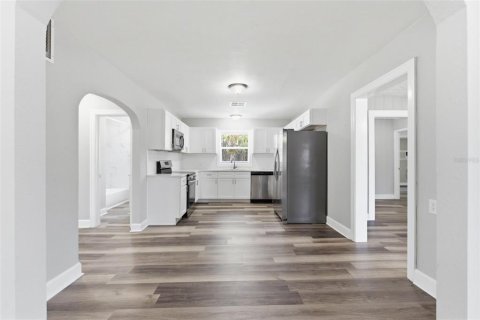 Villa ou maison à louer à Gulfport, Floride: 3 chambres, 134.99 m2 № 2112000 - photo 4