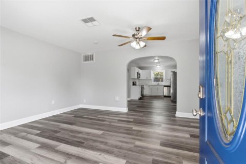 Villa ou maison à louer à Gulfport, Floride: 3 chambres, 134.99 m2 № 2112000 - photo 2