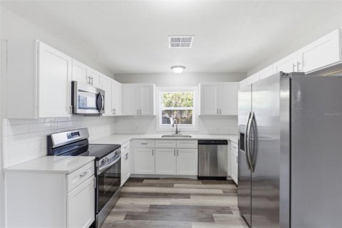Villa ou maison à louer à Gulfport, Floride: 3 chambres, 134.99 m2 № 2112000 - photo 3