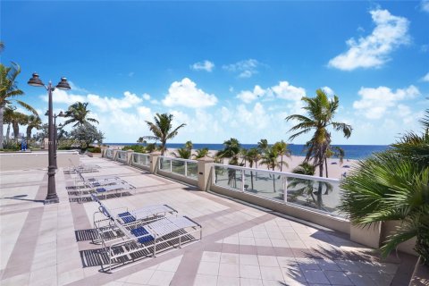 Condo in Fort Lauderdale, Florida, 3 bedrooms  № 2018359 - photo 18