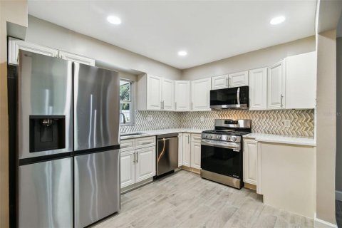 House in Tampa, Florida 3 bedrooms, 184.32 sq.m. № 1909618 - photo 16