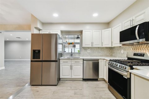 House in Tampa, Florida 3 bedrooms, 184.32 sq.m. № 1909618 - photo 18