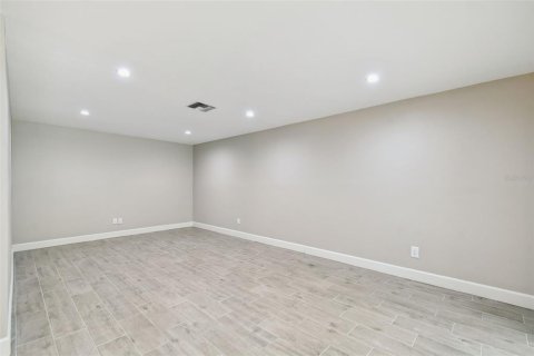 House in Tampa, Florida 3 bedrooms, 184.32 sq.m. № 1909618 - photo 29