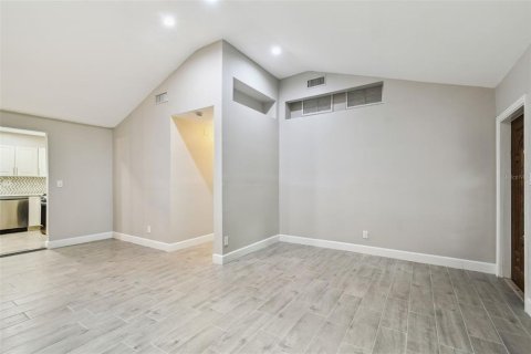 House in Tampa, Florida 3 bedrooms, 184.32 sq.m. № 1909618 - photo 11