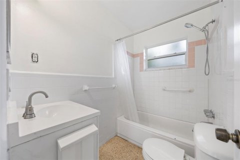 House in Saint Petersburg, Florida 3 bedrooms, 95.88 sq.m. № 1848222 - photo 19