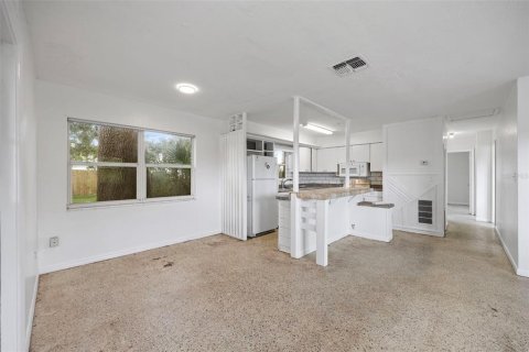 House in Saint Petersburg, Florida 3 bedrooms, 95.88 sq.m. № 1848222 - photo 11