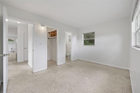 House in Saint Petersburg, Florida 3 bedrooms, 95.88 sq.m. № 1848222 - photo 15
