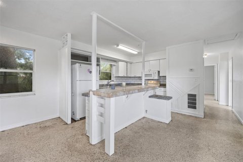 House in Saint Petersburg, Florida 3 bedrooms, 95.88 sq.m. № 1848222 - photo 10