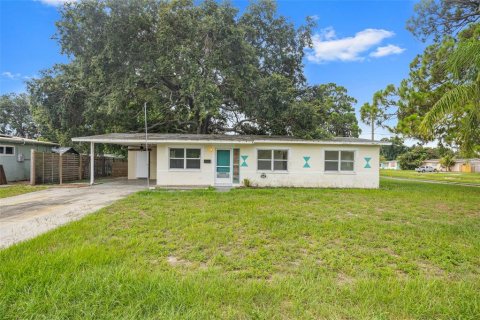 House in Saint Petersburg, Florida 3 bedrooms, 95.88 sq.m. № 1848222 - photo 1