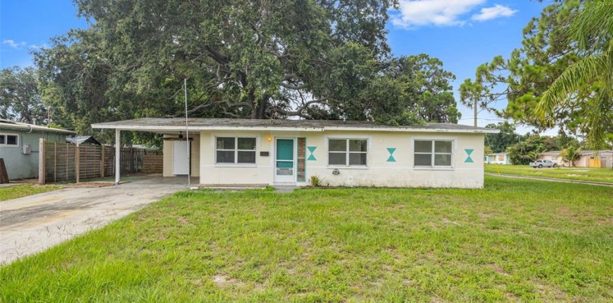 House in Saint Petersburg, Florida 3 bedrooms, 95.88 sq.m. № 1848222