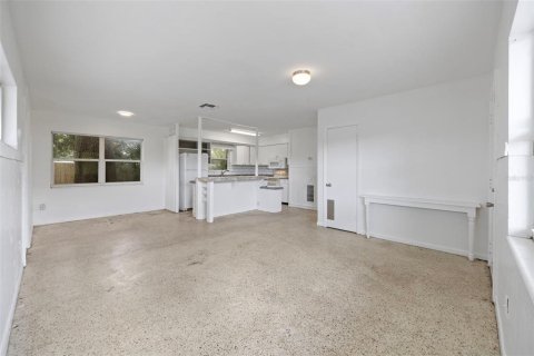 House in Saint Petersburg, Florida 3 bedrooms, 95.88 sq.m. № 1848222 - photo 3