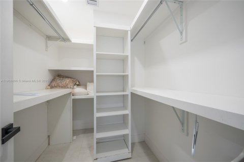 Casa en venta en Miami, Florida, 3 dormitorios № 2015705 - foto 13