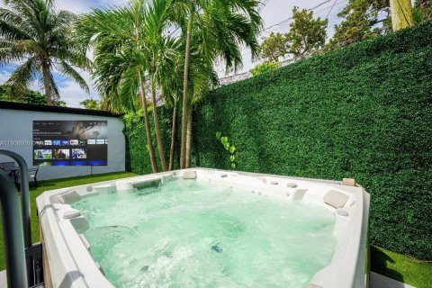 Casa en venta en Miami, Florida, 3 dormitorios № 2015705 - foto 28