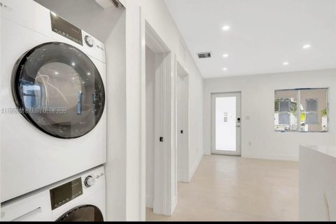 Casa en venta en Miami, Florida, 3 dormitorios № 2015705 - foto 7