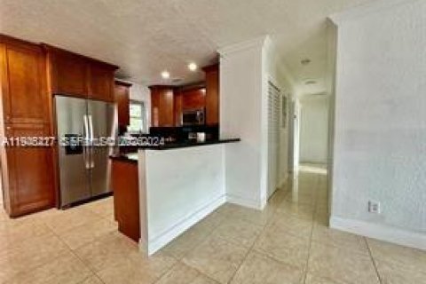 Casa en venta en Miami Gardens, Florida, 4 dormitorios, 151.24 m2 № 2032178 - foto 8