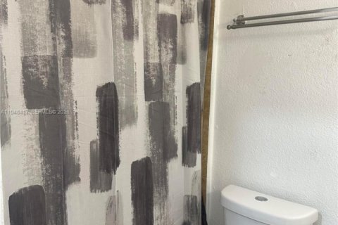 Casa en venta en Miami Gardens, Florida, 4 dormitorios, 151.24 m2 № 2032178 - foto 9