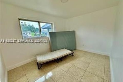 Casa en venta en Miami Gardens, Florida, 4 dormitorios, 151.24 m2 № 2032178 - foto 10
