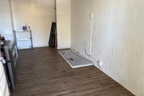 Casa en venta en Miami Gardens, Florida, 4 dormitorios, 151.24 m2 № 2032178 - foto 13