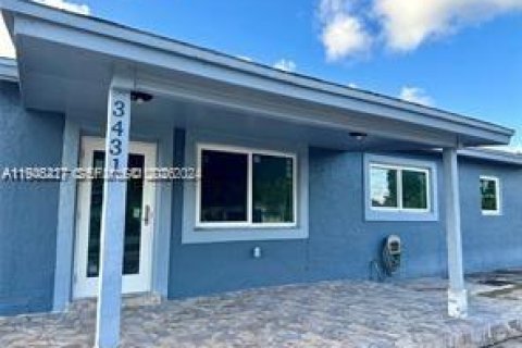 Casa en venta en Miami Gardens, Florida, 4 dormitorios, 151.24 m2 № 2032178 - foto 2