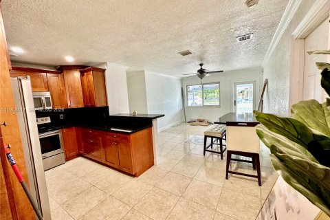 Casa en venta en Miami Gardens, Florida, 4 dormitorios, 151.24 m2 № 2032178 - foto 4