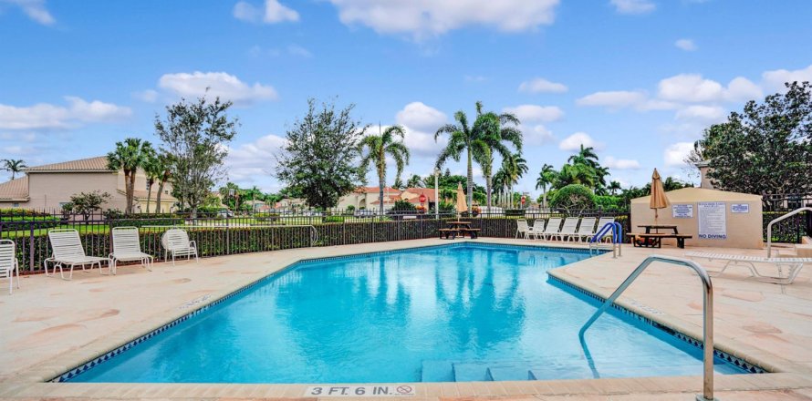 House in Boynton Beach, Florida 4 bedrooms, 195.93 sq.m. № 913219