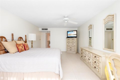 Купить кондоминиум в Холливуд, Флорида 2 спальни, 173.54м2, № 1986160 - фото 17