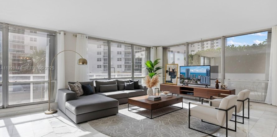 Кондоминиум с 2 спальнями в Холливуд, Флорида № 1986160