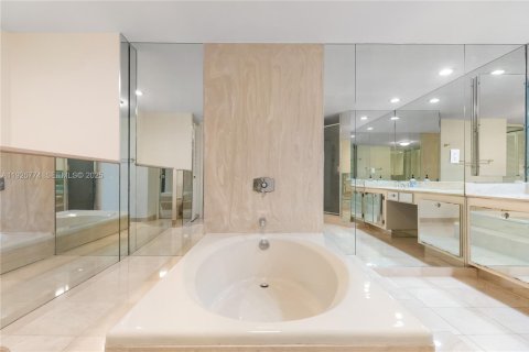 Купить кондоминиум в Холливуд, Флорида 2 спальни, 173.54м2, № 1986160 - фото 18