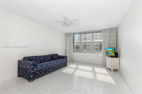 Купить кондоминиум в Холливуд, Флорида 2 спальни, 173.54м2, № 1986160 - фото 21