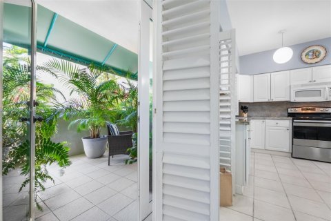 Townhouse in Coral Gables, Florida 2 bedrooms, 184.88 sq.m. № 2012269 - photo 5