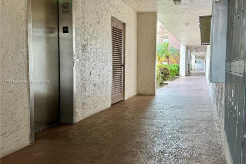 Condo in Davie, Florida, 2 bedrooms  № 1763818 - photo 17