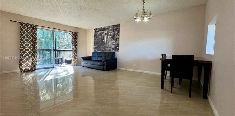 Condo in Davie, Florida, 2 bedrooms № 1763818