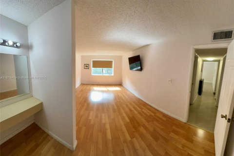 Condo in Davie, Florida, 2 bedrooms  № 1763818 - photo 9