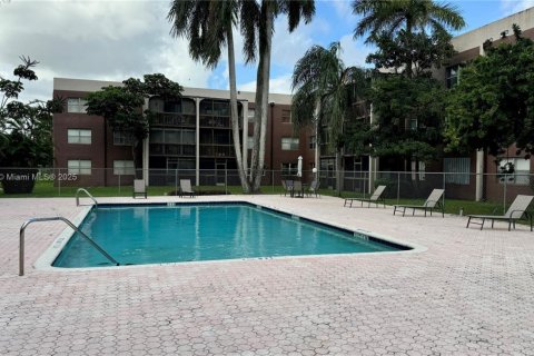 Condo in Davie, Florida, 2 bedrooms  № 1763818 - photo 14