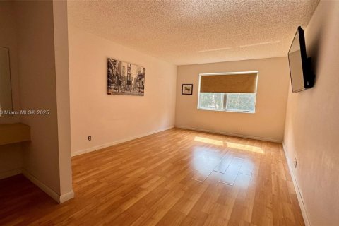 Condo in Davie, Florida, 2 bedrooms  № 1763818 - photo 10