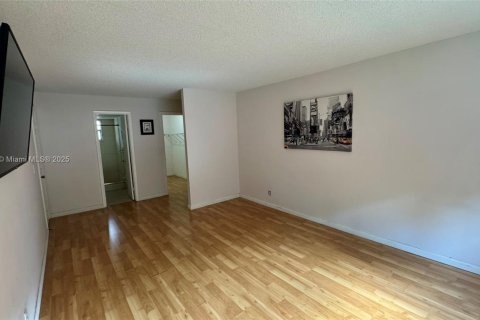 Condo in Davie, Florida, 2 bedrooms  № 1763818 - photo 11