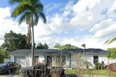 Casa en venta en Miami, Florida, 3 dormitorios, 178.19 m2 № 1867201 - foto 1