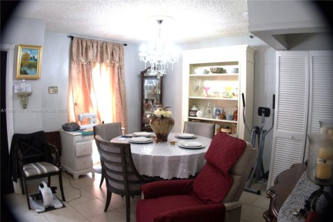 Casa en venta en Miami, Florida, 3 dormitorios, 178.19 m2 № 1867201 - foto 5