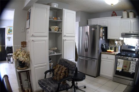 Casa en venta en Miami, Florida, 3 dormitorios, 178.19 m2 № 1867201 - foto 3